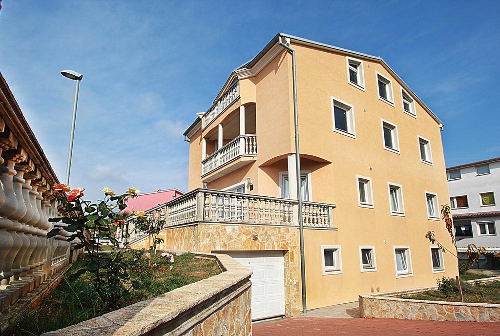 Apartment Vukadin Pula Exterior foto